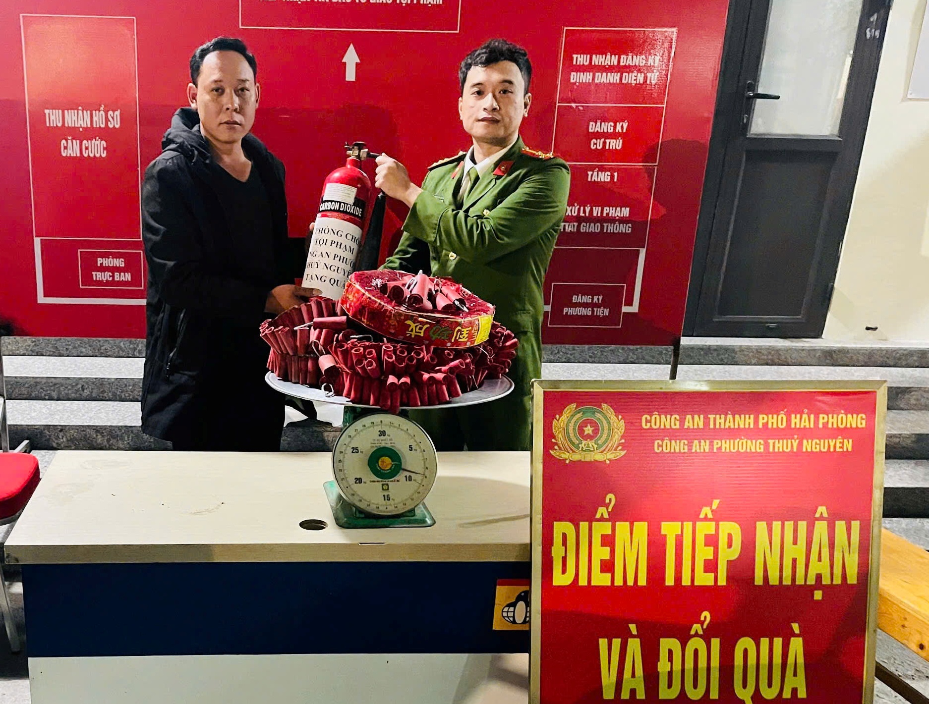 Công an phường Thuỷ Nguyên,  phường Hải An,  xã Vĩnh Am và xã Tiên Lãng: Vận động thu hồi, thu giữ hơn 22 kg pháo, 5 khẩu súng